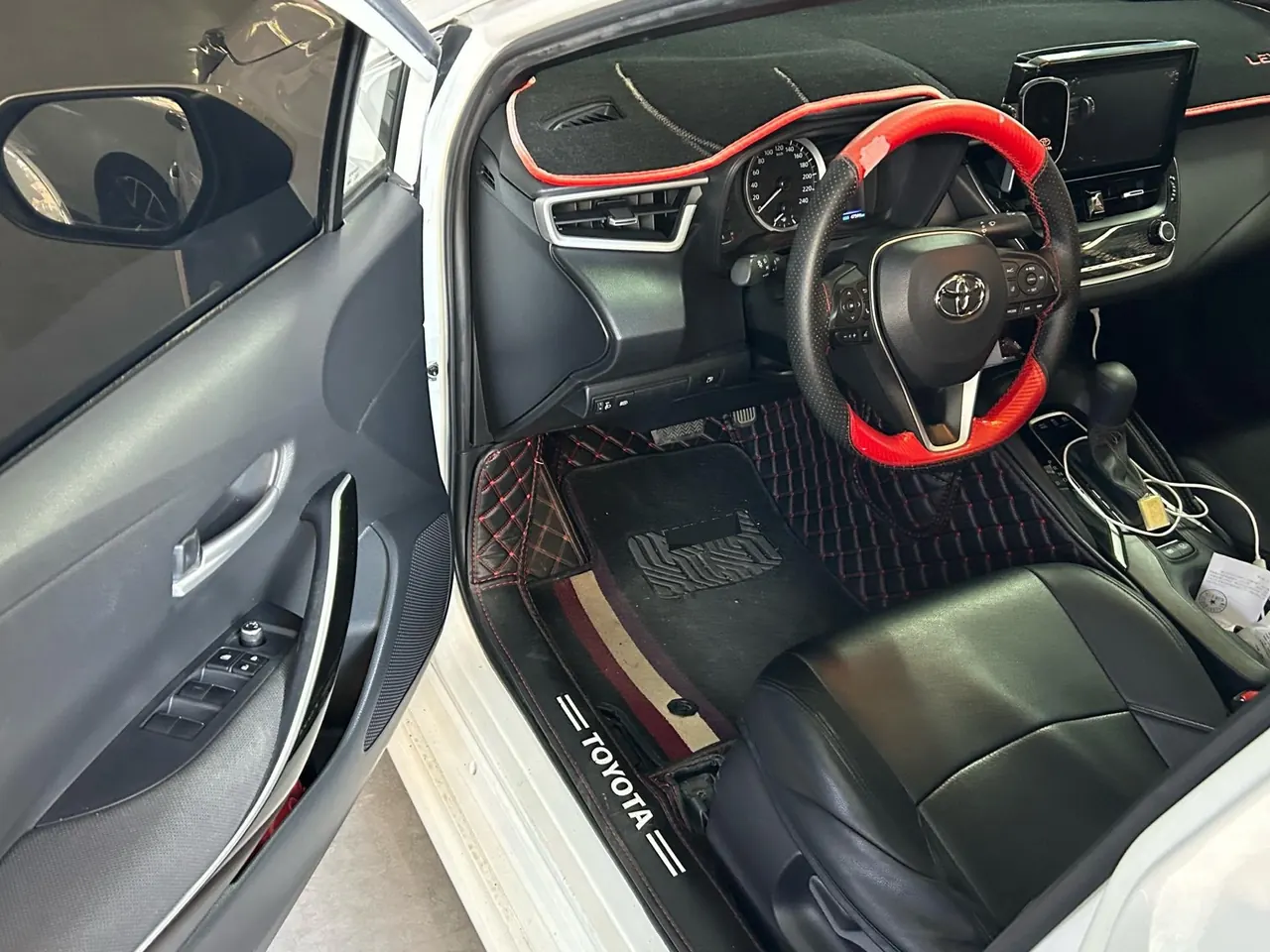 Toyota 2022 Lei Ling Shuangqing 1.8H Stepless Deluxe Edition Automatic Gear 5