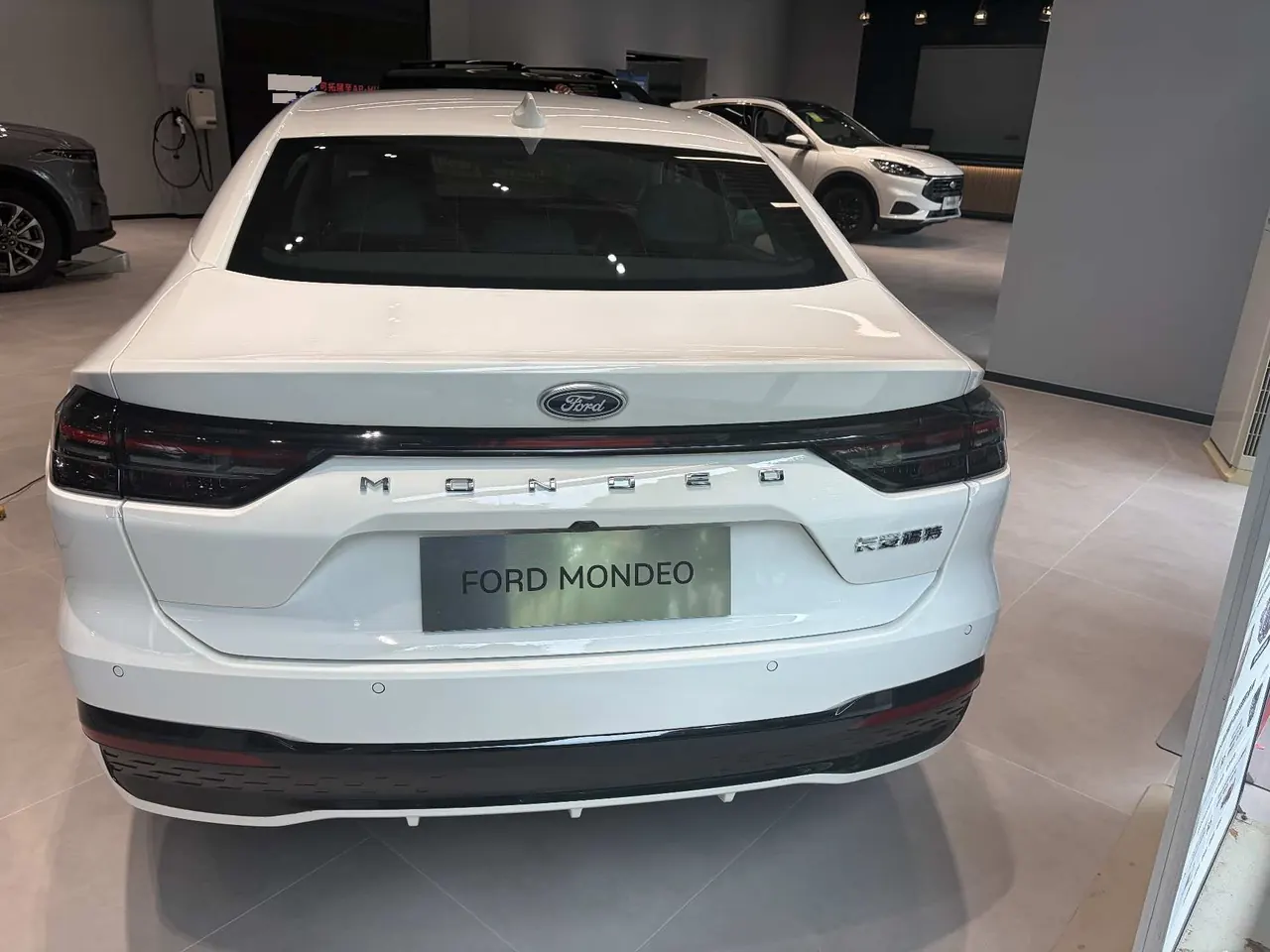 Ford 2026 Mondeo 2.0T EcoBoost Luxury Automatic 5