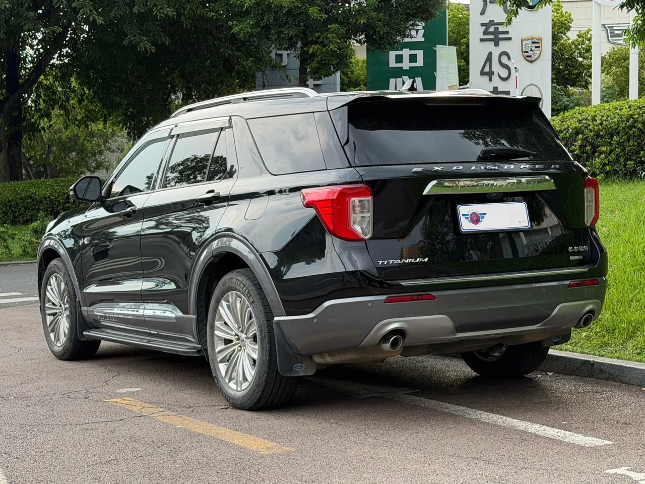 Ford 2020 Explorer 2.3T EcoBoost 285 Four-wheel Drive Titanium Edition 7-seat Automatic Gear 3