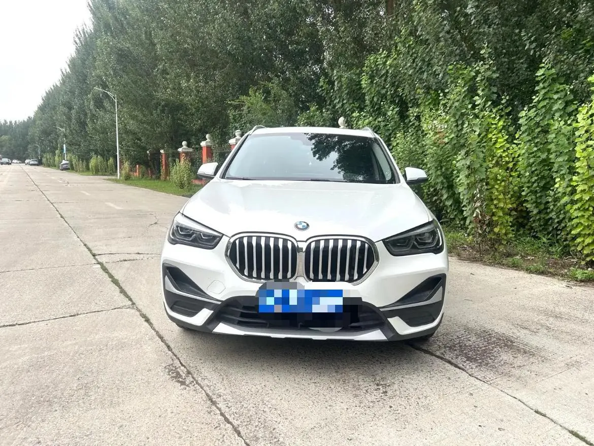 BMW 2022 X1 sDrive20Li 1.5T fashion automatic gear 3