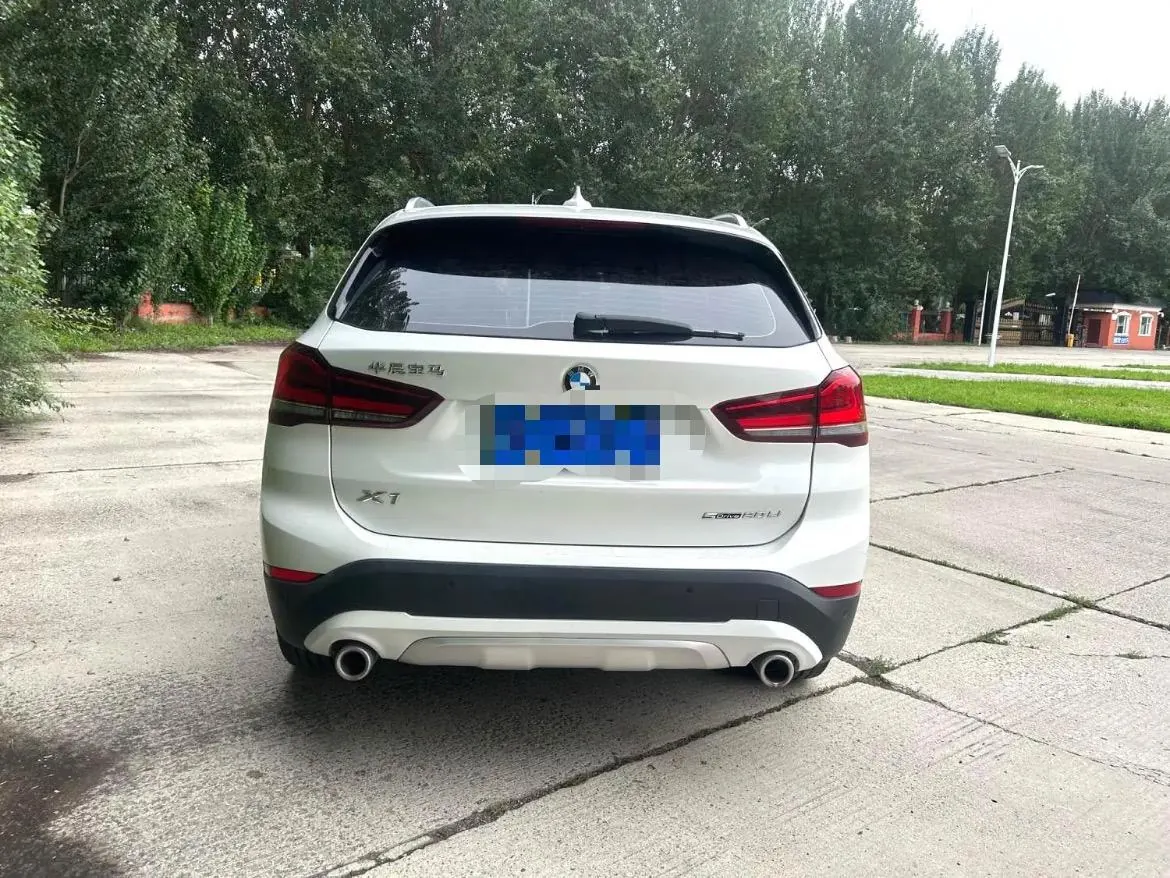 BMW 2022 X1 sDrive20Li 1.5T fashion automatic gear 4