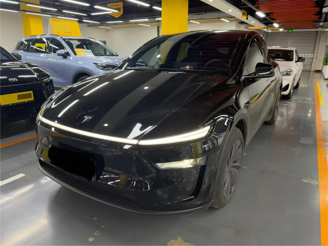 Open image lightbox: Tesla 2026 Model Y Rear-Wheel-Drive Automatic
