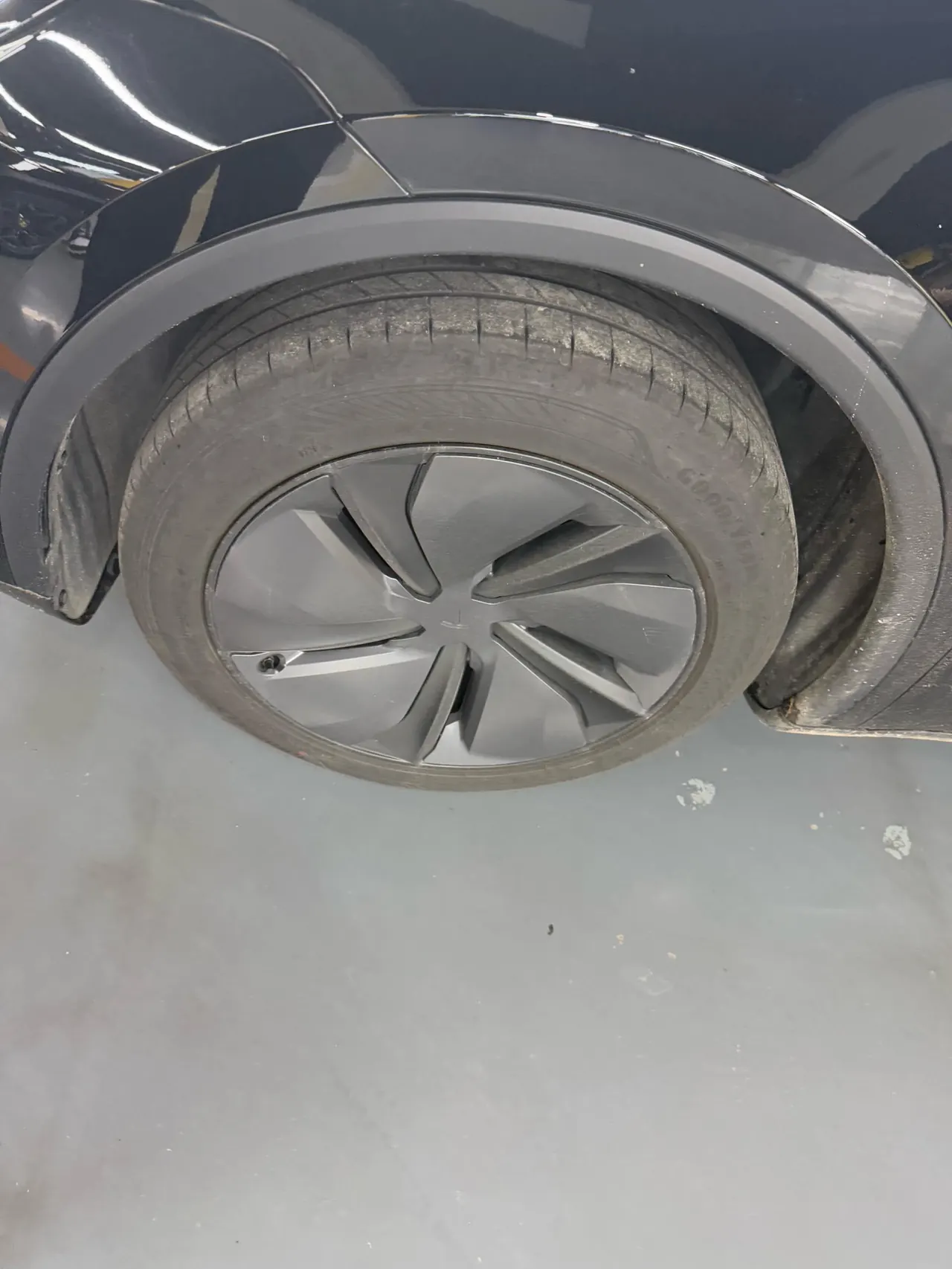 Tesla 2026 Model Y Rear-Wheel-Drive Automatic 2