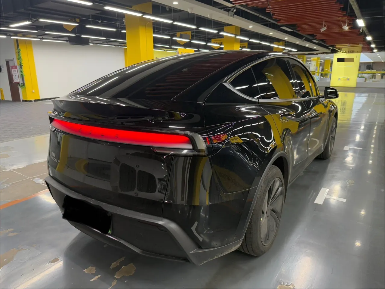 Tesla 2026 Model Y Rear-Wheel-Drive Automatic 8