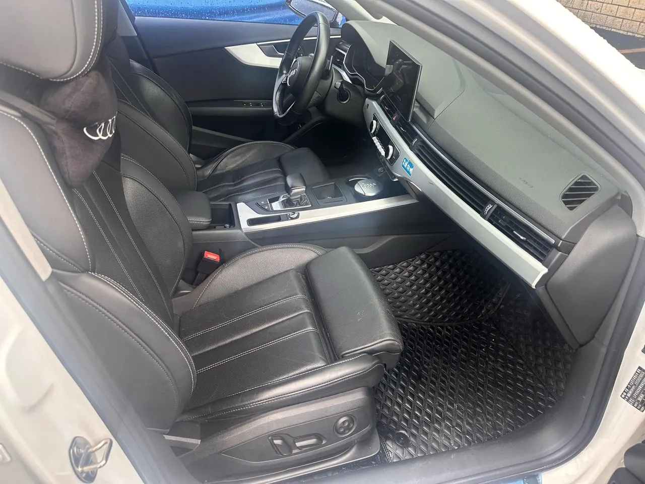 Audi 2022 A4L 2.0TFSI 35TFSI Fashion Dynamic Automatic 2