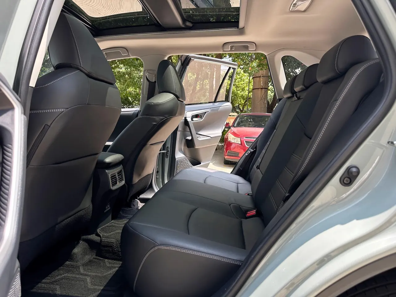 Toyota 2021 RAV4 Rongbo 2.0 Stepless Two-Drive Premium Edition Automatic Gear 5