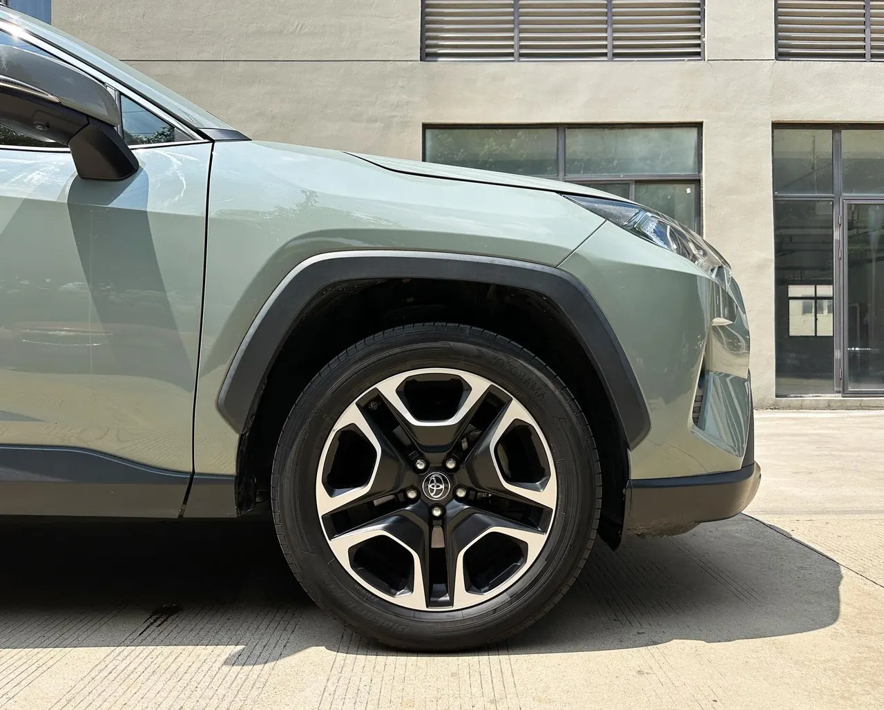 Toyota 2021 RAV4 Rongbo 2.0 Stepless Two-Drive Premium Edition Automatic Gear 9