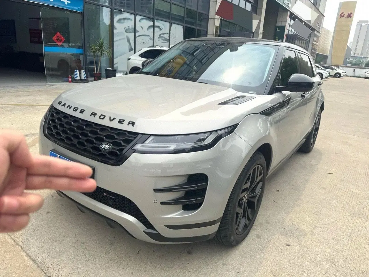 Open image lightbox: Land Rover 2022 Range Rover Aurora L 48V 2.0T 249PS R-Dynamic Deluxe Automatic Gear