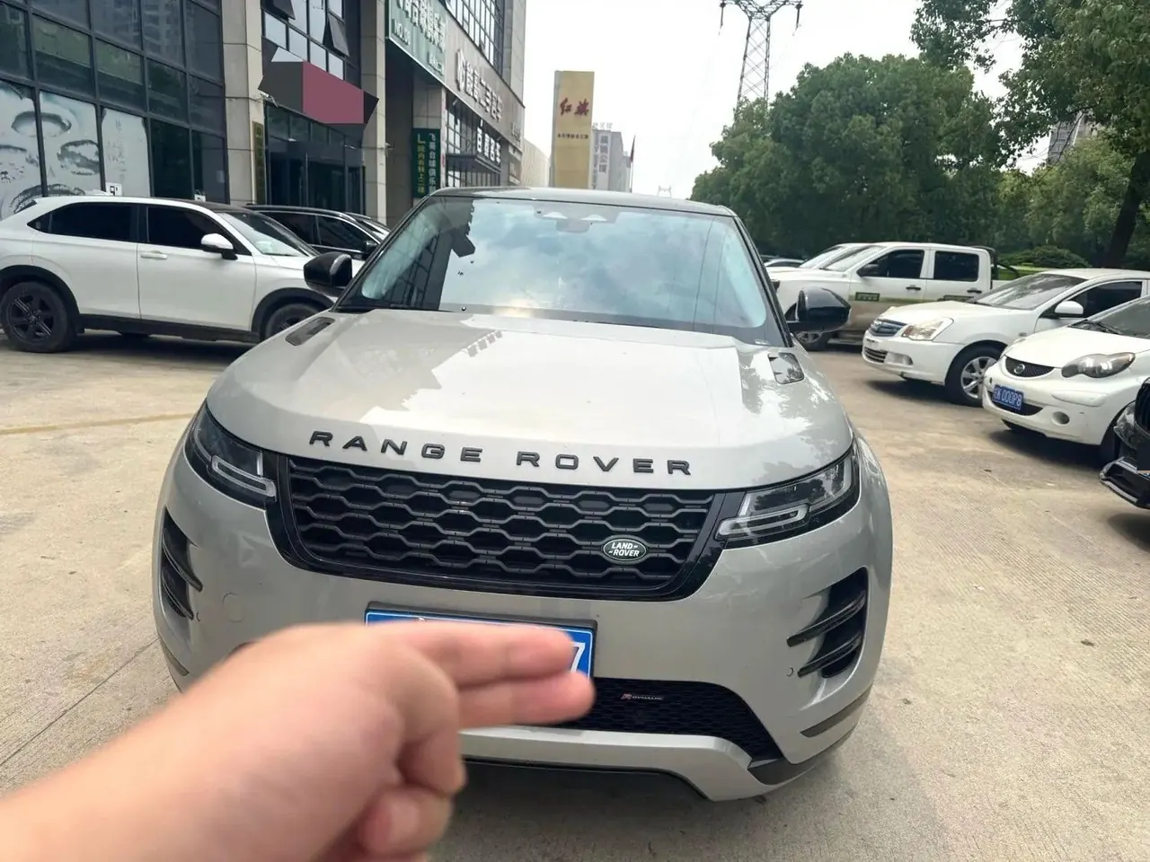 Land Rover 2022 Range Rover Aurora L 48V 2.0T 249PS R-Dynamic Deluxe Automatic Gear 2