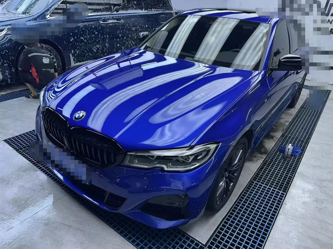 打开图片灯箱:BMW 3 Series 2020 325i 2.0T M Sports Obsidian Night Kit (Changed) Automatic Gear