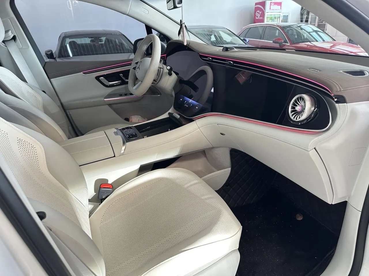 Mercedes Benz 2024 EQE SUV 500 4MATIC EQE SUV 500 4MATIC Automatic 3