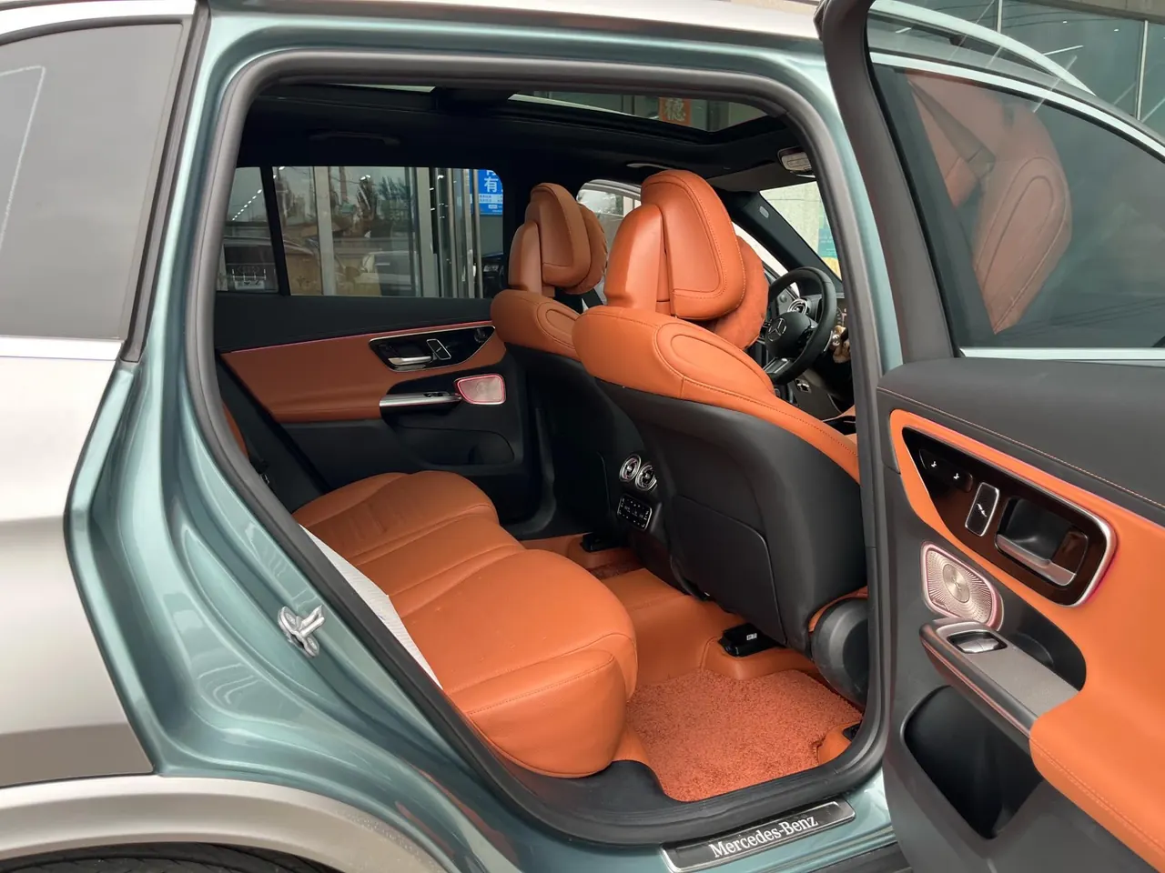 Mercedes Benz 2025 GLC 300 L 4MATIC 48V 2.0T Luxury 5-seat Automatic Gear 8
