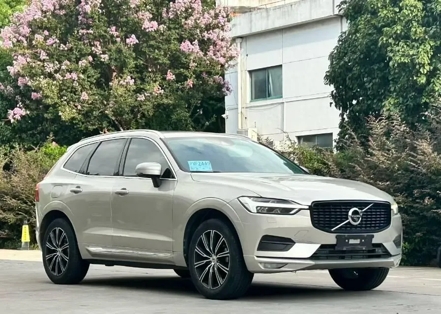 Volvo 2020 XC60 2.0T T5 4WD Zhiya Deluxe Edition Automatic Gear 2