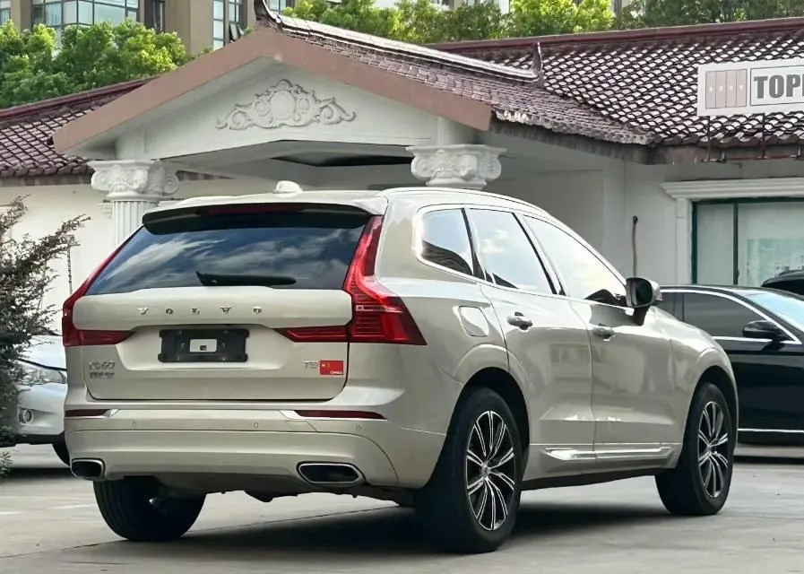 Volvo 2020 XC60 2.0T T5 4WD Zhiya Deluxe Edition Automatic Gear 3