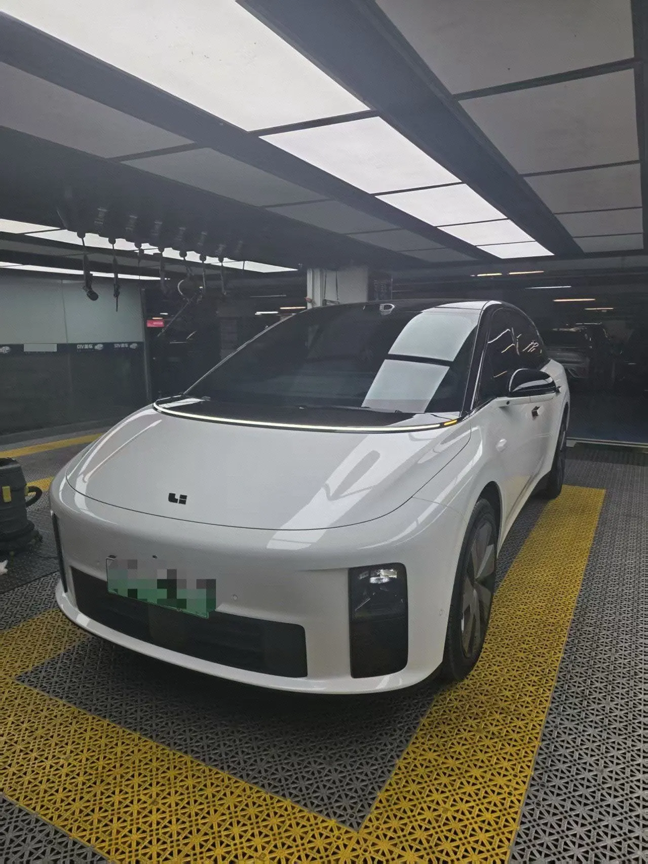 Open image lightbox: Li 2025 i6 four-wheel drive basic automatic transmission