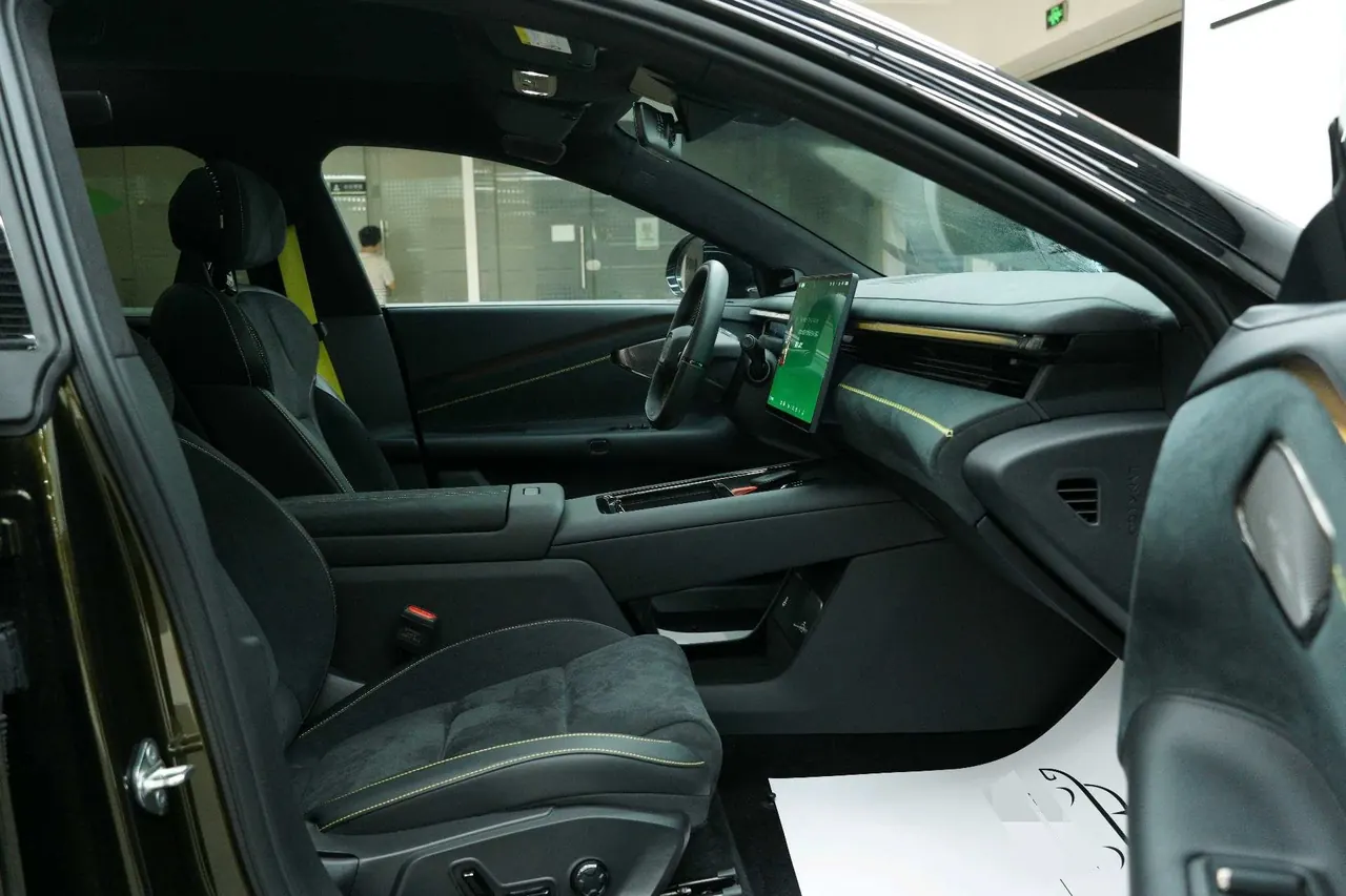 LYNK&amp;CO 2025 LYNK&amp;CO 10 EM-P 1.5T 240 four-wheel drive Ultra sports version automatic gear 7