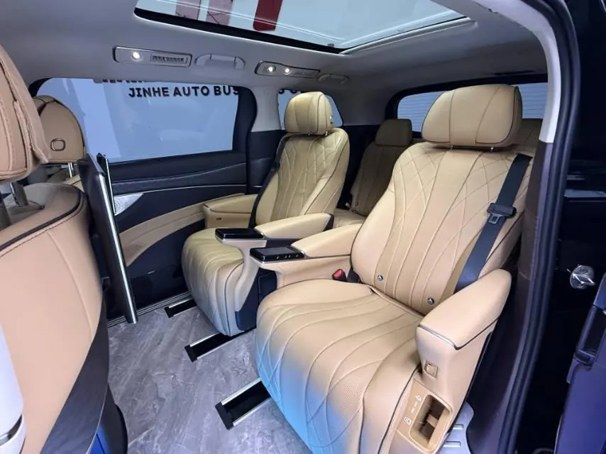 Denza 2024 Denza D9 DM-i 1.5T stepless 980 four-wheel drive distinguished automatic gear 14