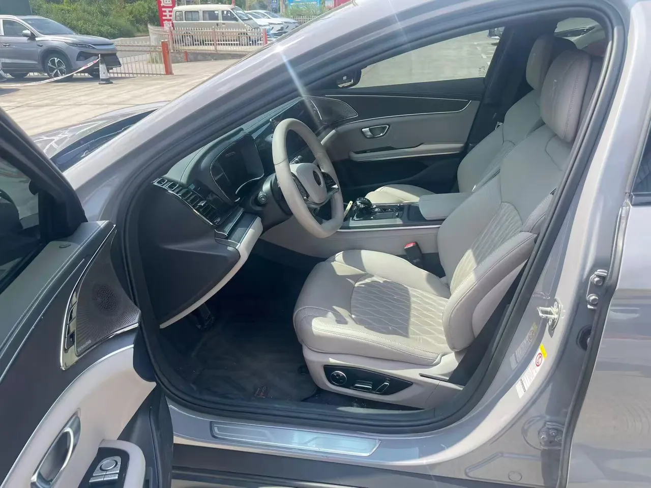 BYD 2025 Han DM-i 1.5T stepless 125KM laser Radar intelligent driving automatic gear 3
