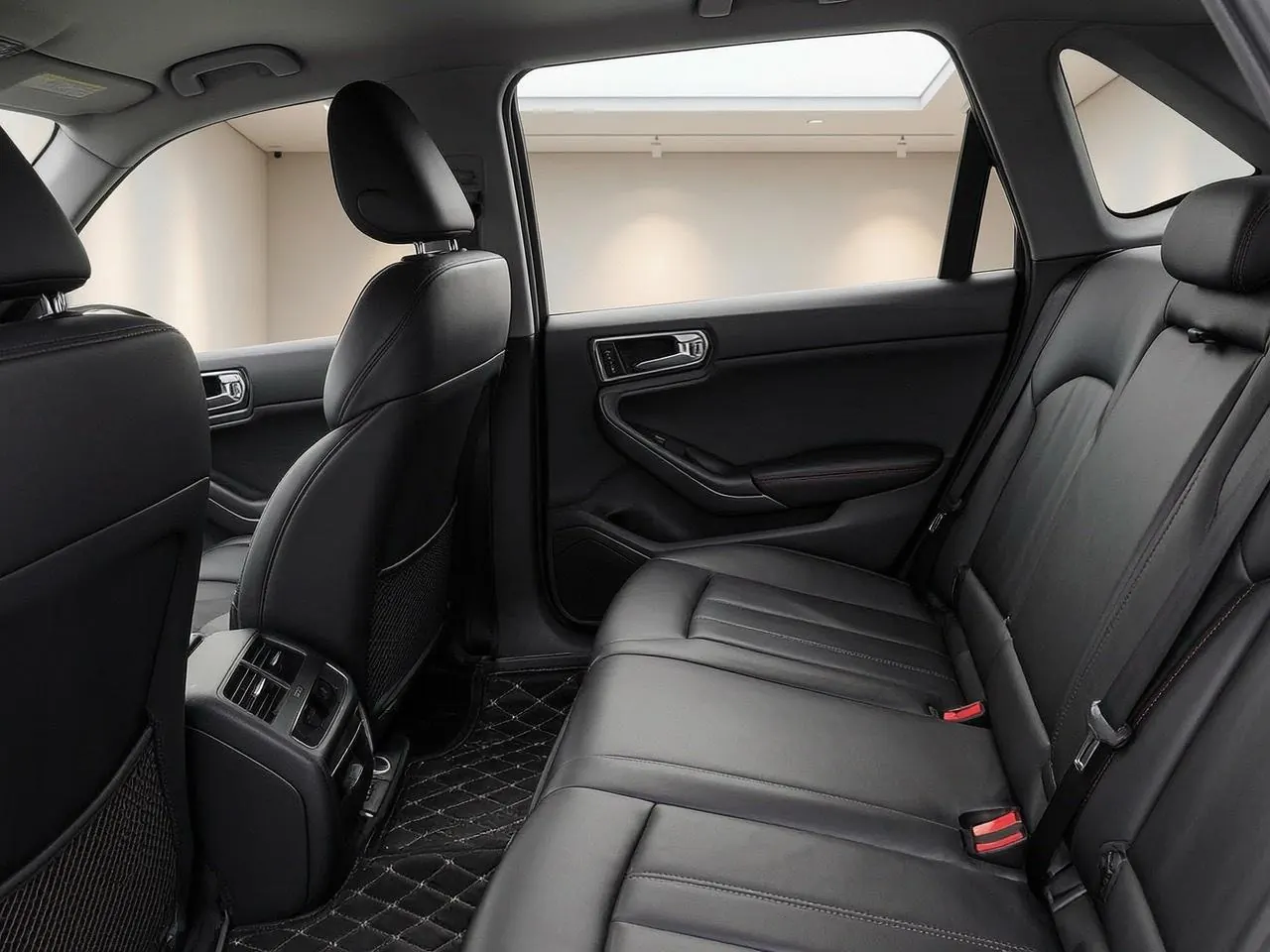Audi 2025 A4L 2.0TFSI 40TFSI 2 million‑vehicle celebration edition, luxury sporty model, automatic transmission 2