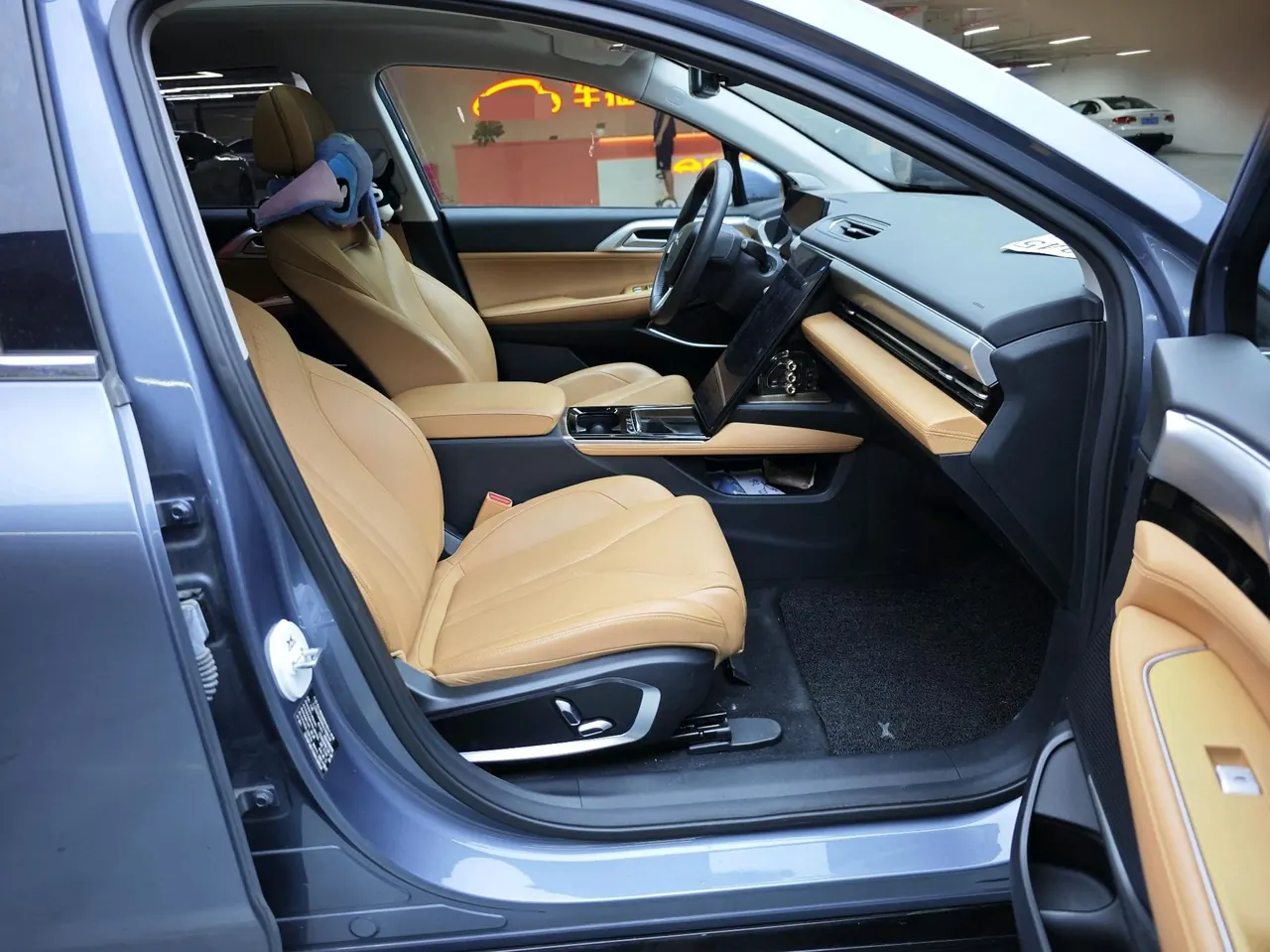 Xpeng 2022 P 5 550E automatic gear 3
