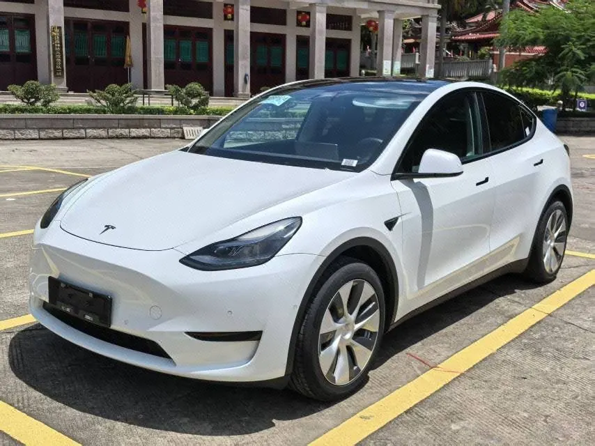Open image lightbox: Tesla 2022 Model Y rear-wheel drive version (facelift) automatic gear