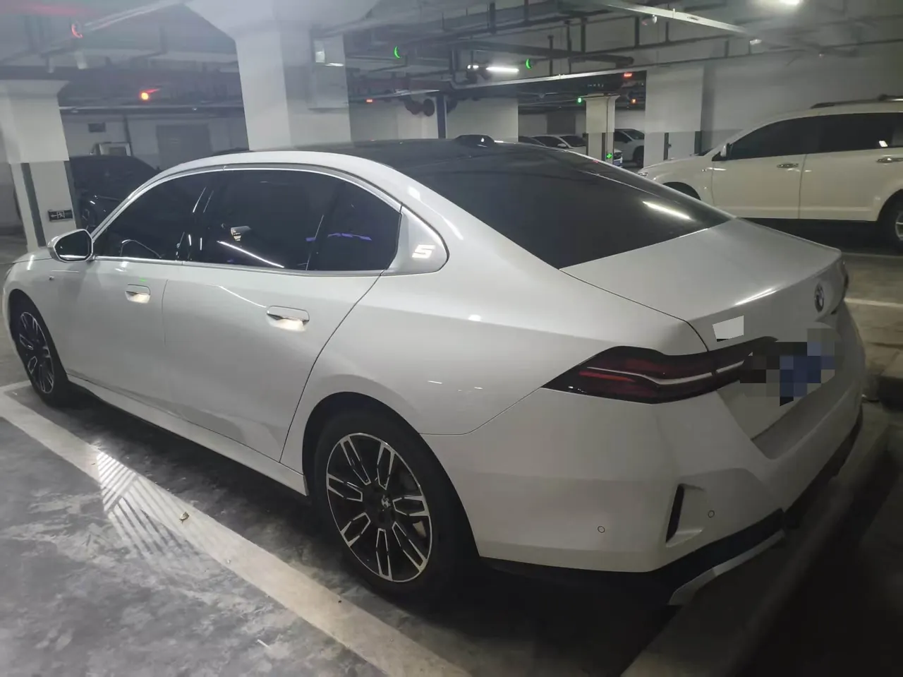 BMW 5 Series 2024 model 530Li 48V 2.0T Leading Edition M Sport Package Automatic 2
