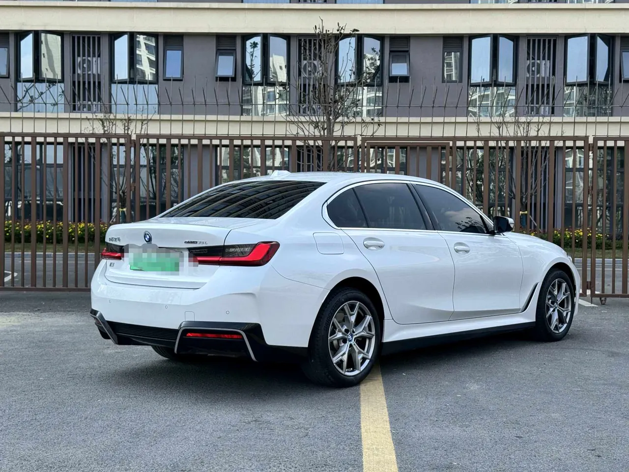 BMW 2024 i3 eDrive 35 L automatic gear 7