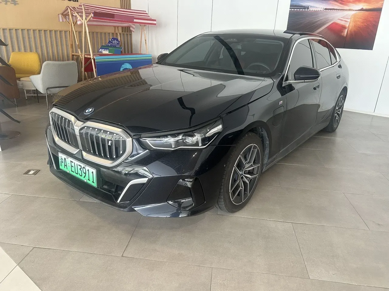 BMW 2024 i5 eDrive 35L Exclusive M Sports Suit Automatic Gear - View 1