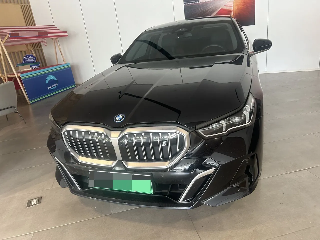 BMW 2024 i5 eDrive 35L Exclusive M Sports Suit Automatic Gear 2