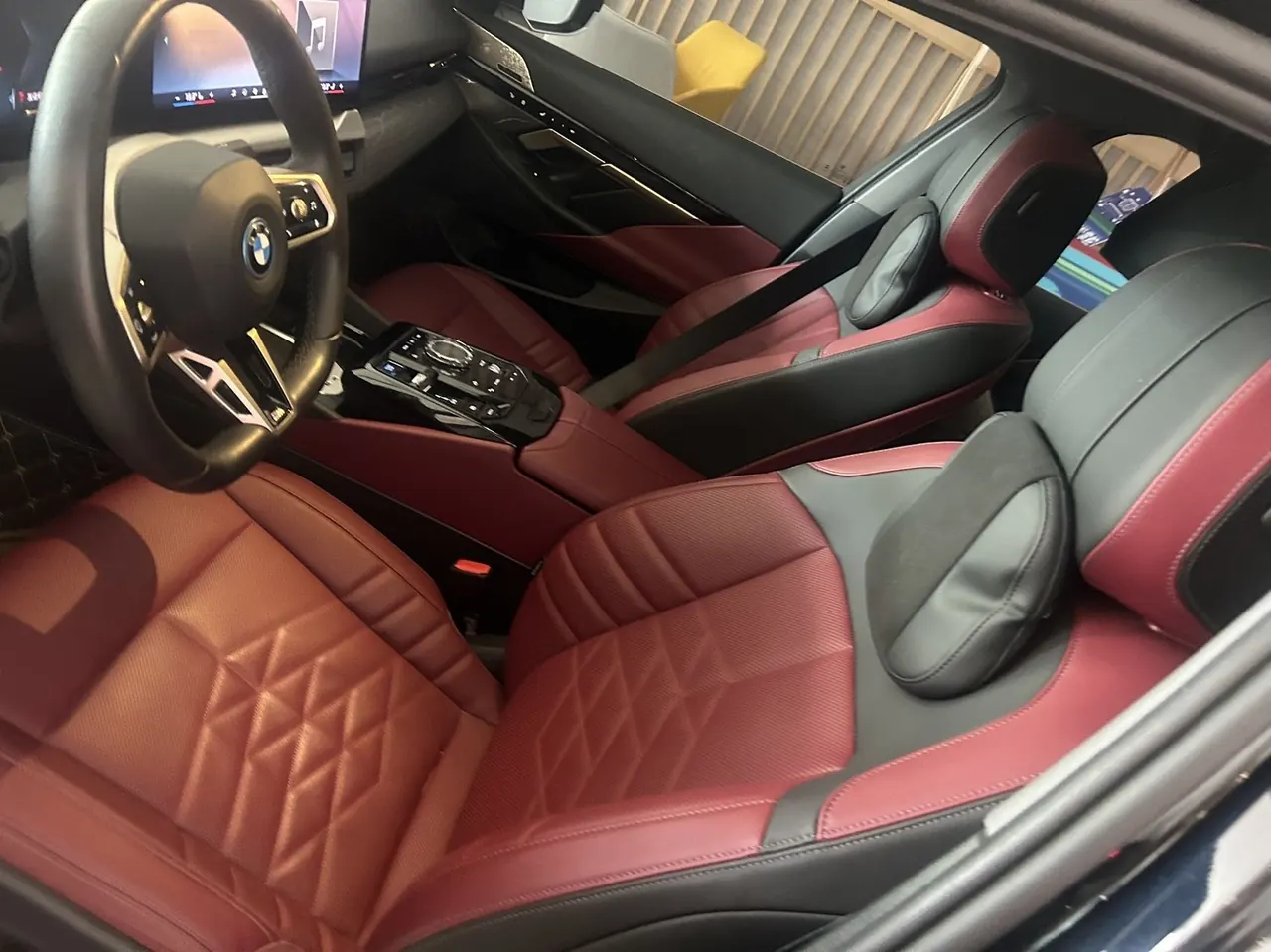 BMW 2024 i5 eDrive 35L Exclusive M Sports Suit Automatic Gear 3