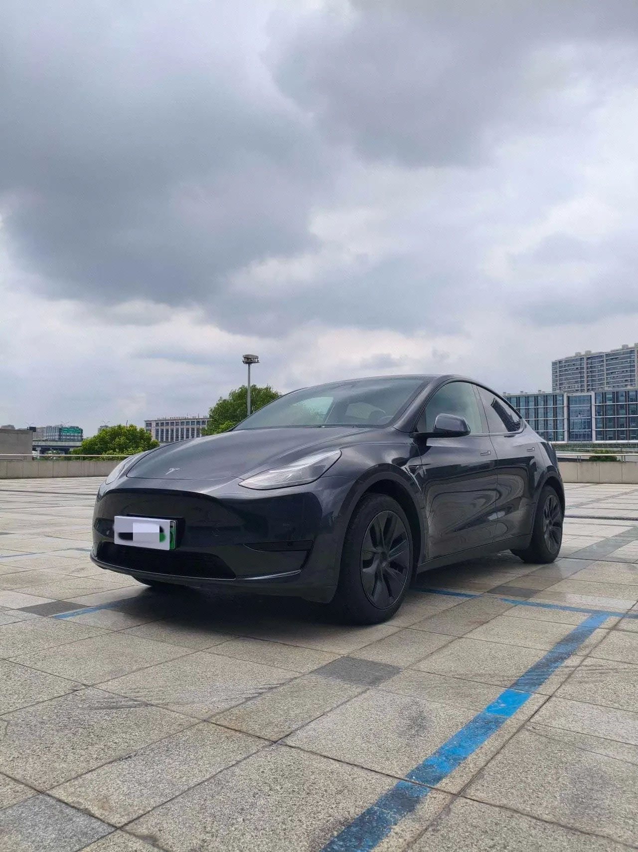 Open image lightbox: Tesla 2024 Model Y rear-wheel drive version automatic transmission