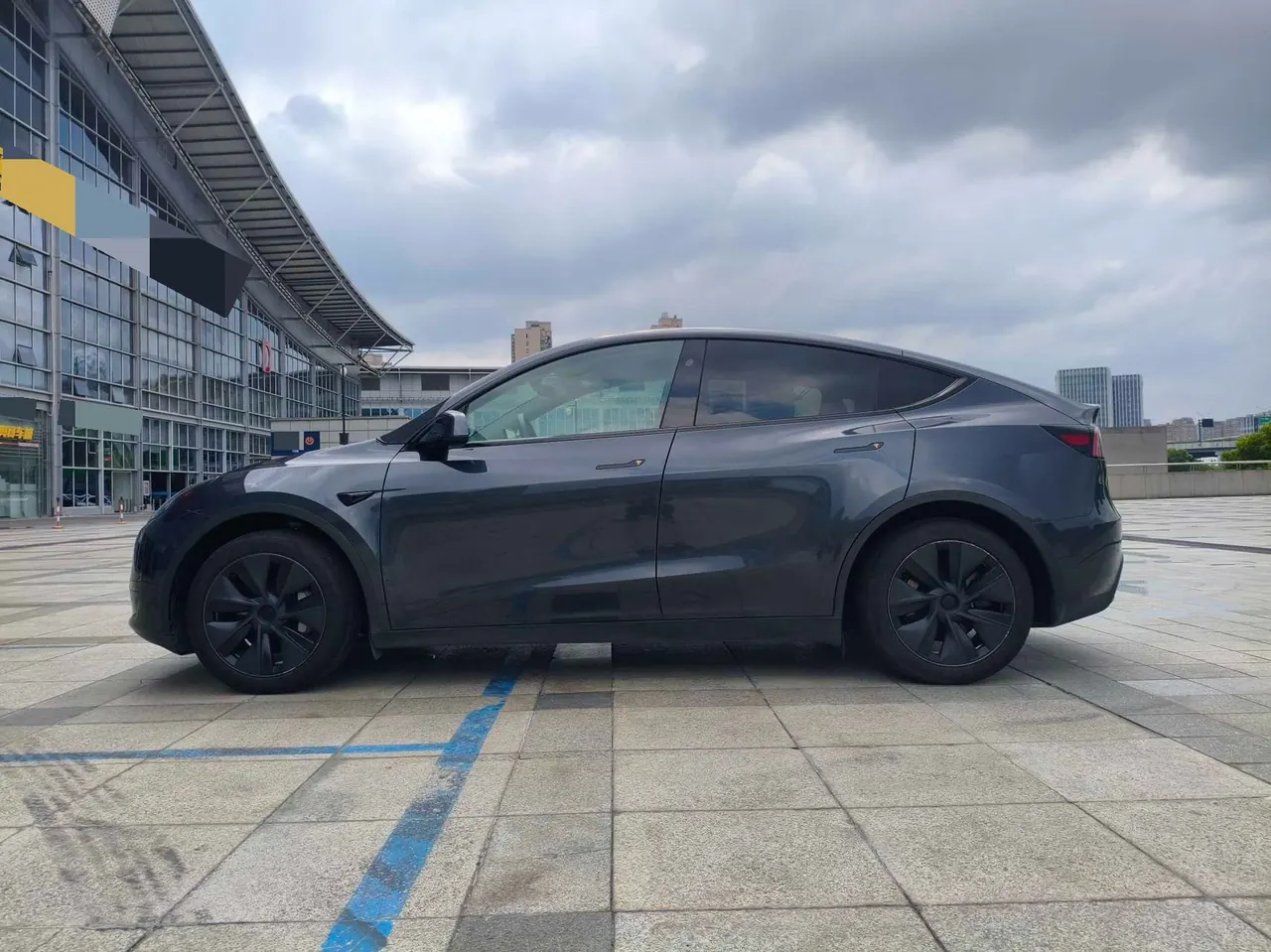 Tesla 2024 Model Y rear-wheel drive version automatic transmission 2