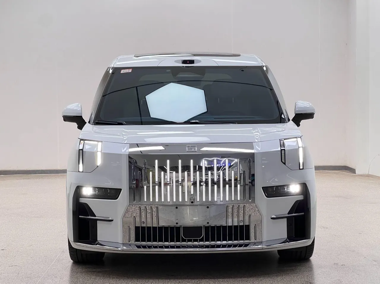 Zeekr 2024 Zeekr 009 seven-seat aisle version four-wheel drive 140kWh automatic gear 2