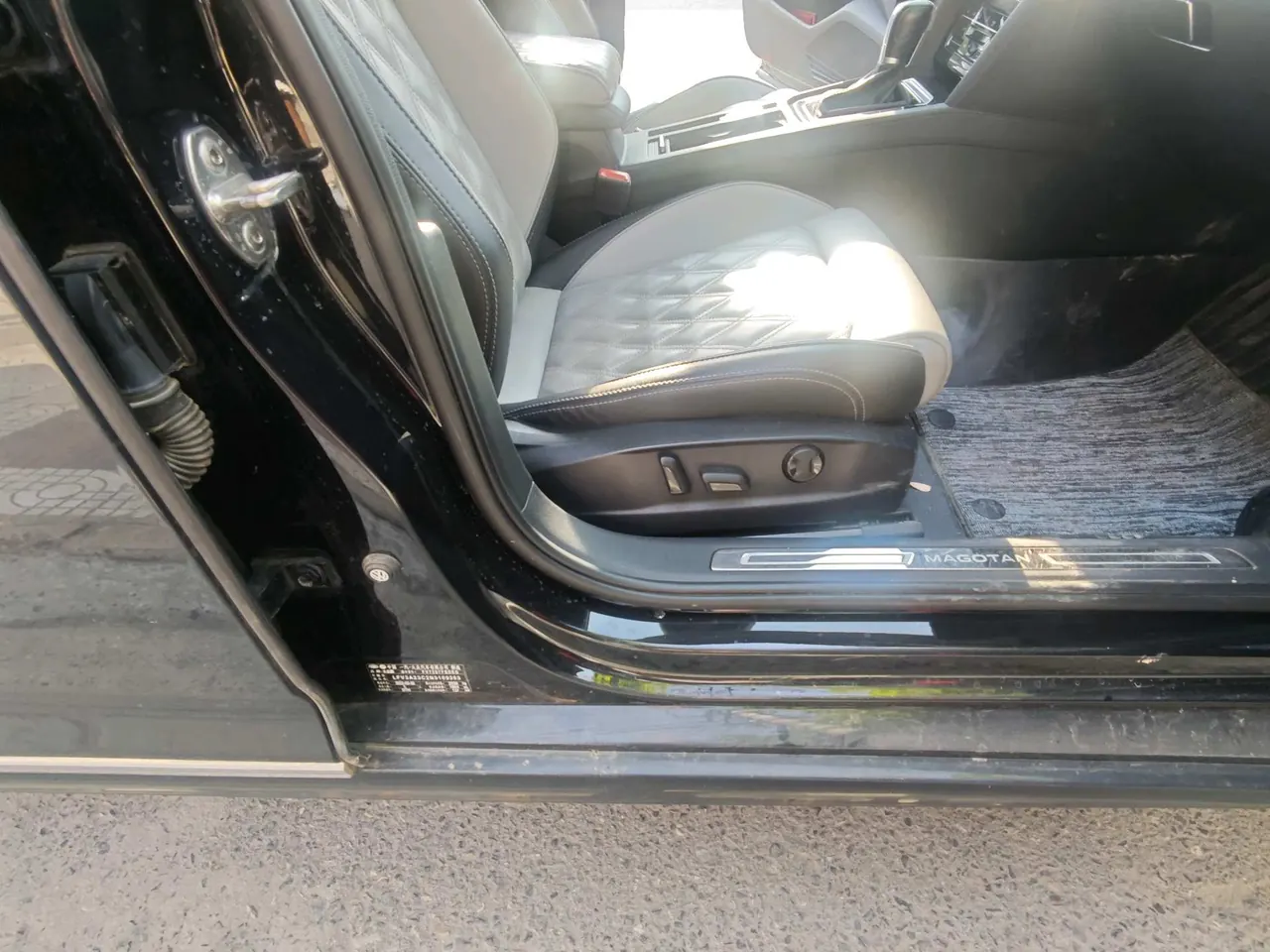 Volkswagen 2023 Magotan 2.0TSI 330TSI 2 million Commemorative Edition Leading Automatic Gear 4