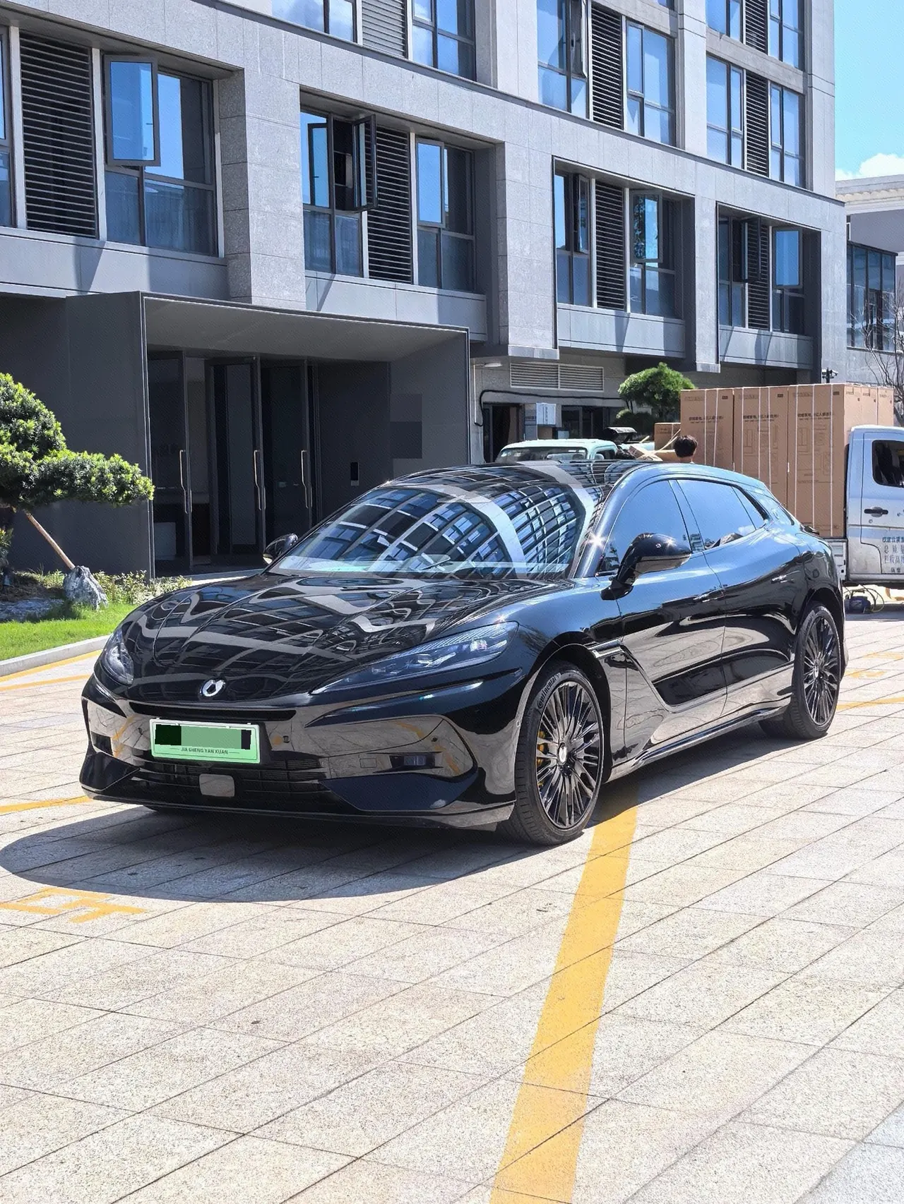 Denza 2024 Denza Z9GT 2.0T Stepless 1100 Four-wheel Drive Ultra First Edition Automatic Gear - View 1