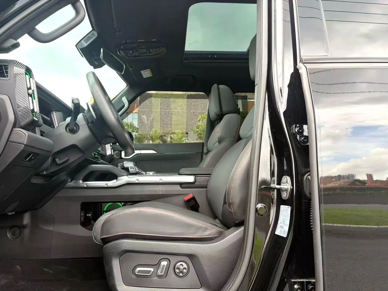 Jetour 2023 Traveler 2.0T Four-Wheel-Drive Cross-Country PRO Automatic 2