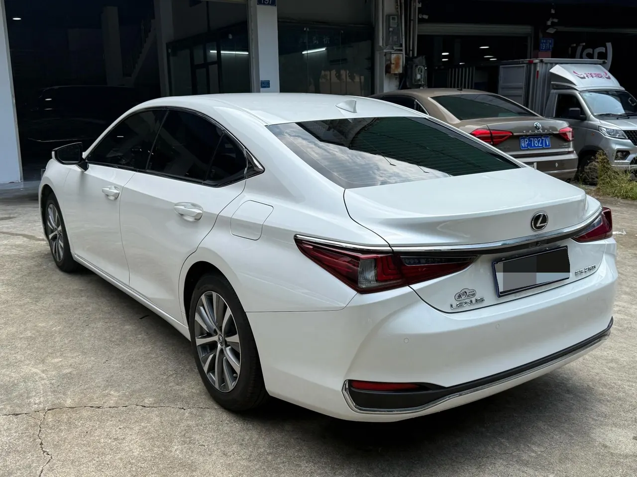 Lexus ES (Imported) 2020 ES260 2.5 Excellence Automatic Gear 8