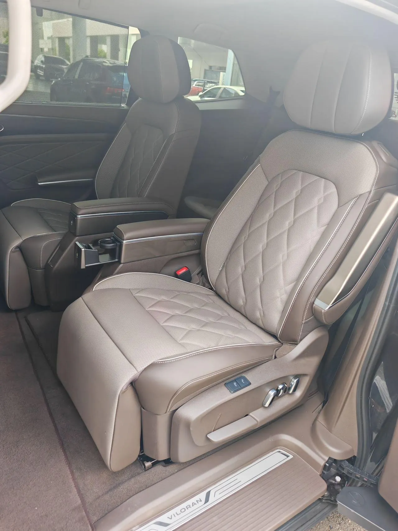 Volkswagen 2024 Wei (Viloran) 2.0TSI 380TSI Premium Edition Automatic Gear 3