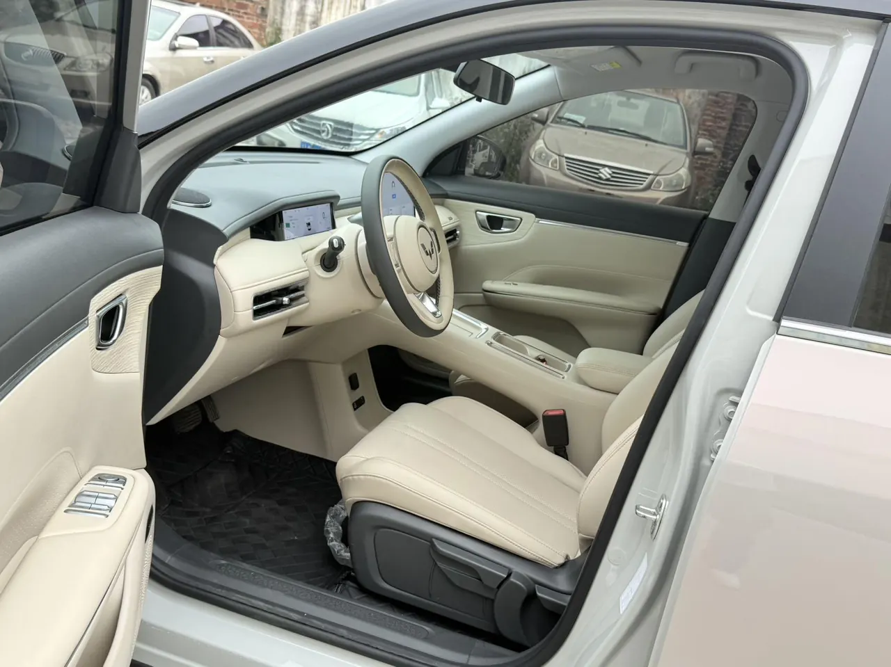 WuLing 2025 Plantronics S 325km Exclusive Automatic Transmission 3