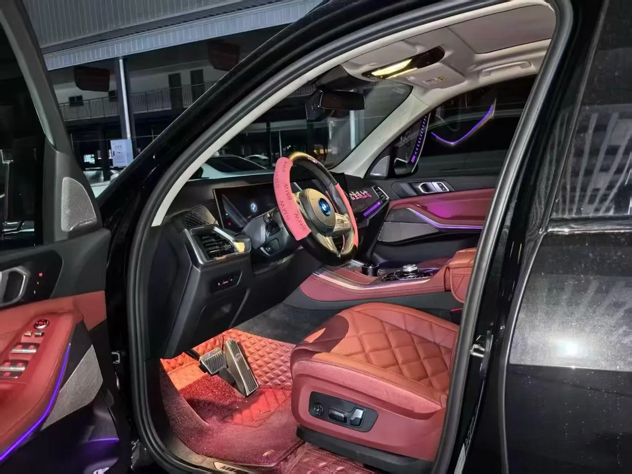 打开图片灯箱:BMW 2025 X5 xDrive30Li 48V 2.0T exclusive m sports obsidian night suit automatic gear