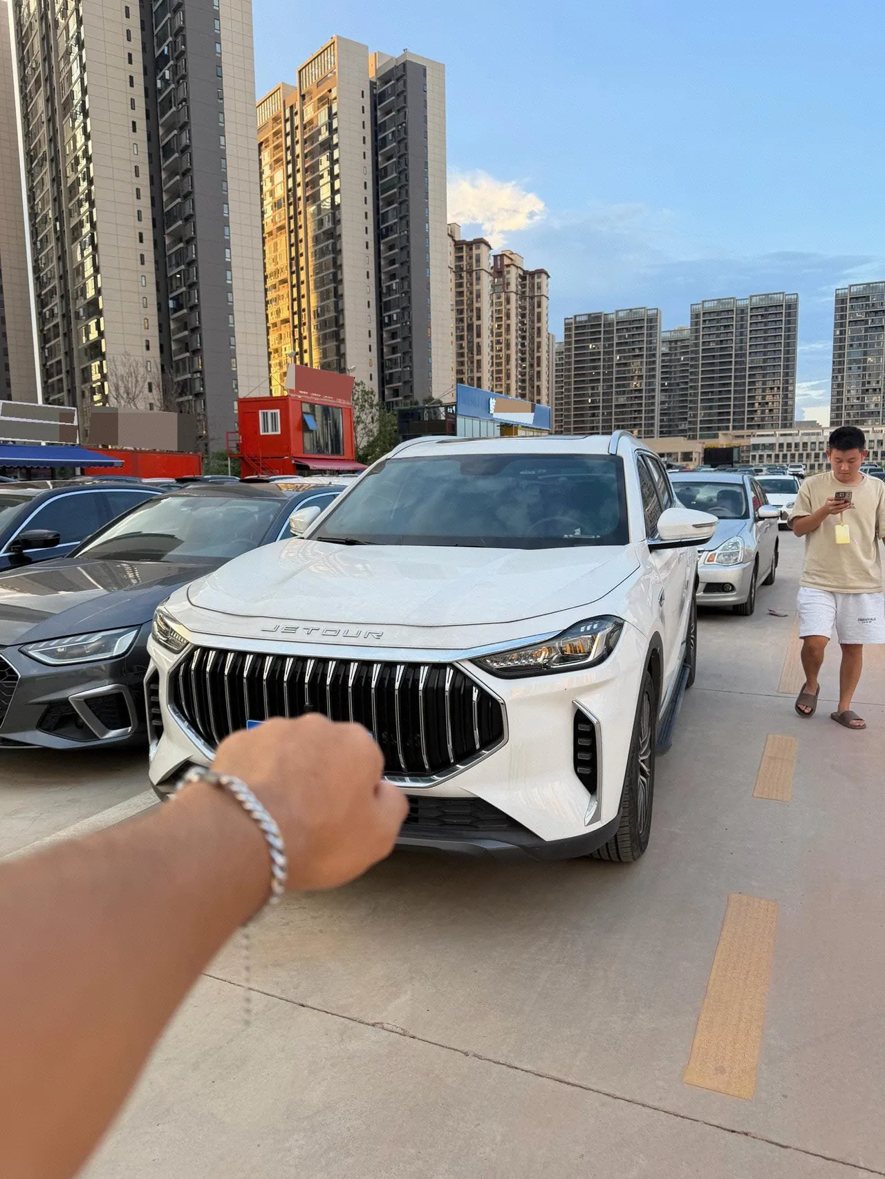 打开图片灯箱:Jetour 2025 X70 PLUS 1.5T Deluxe Surging Edition 7-seat Automatic Gear