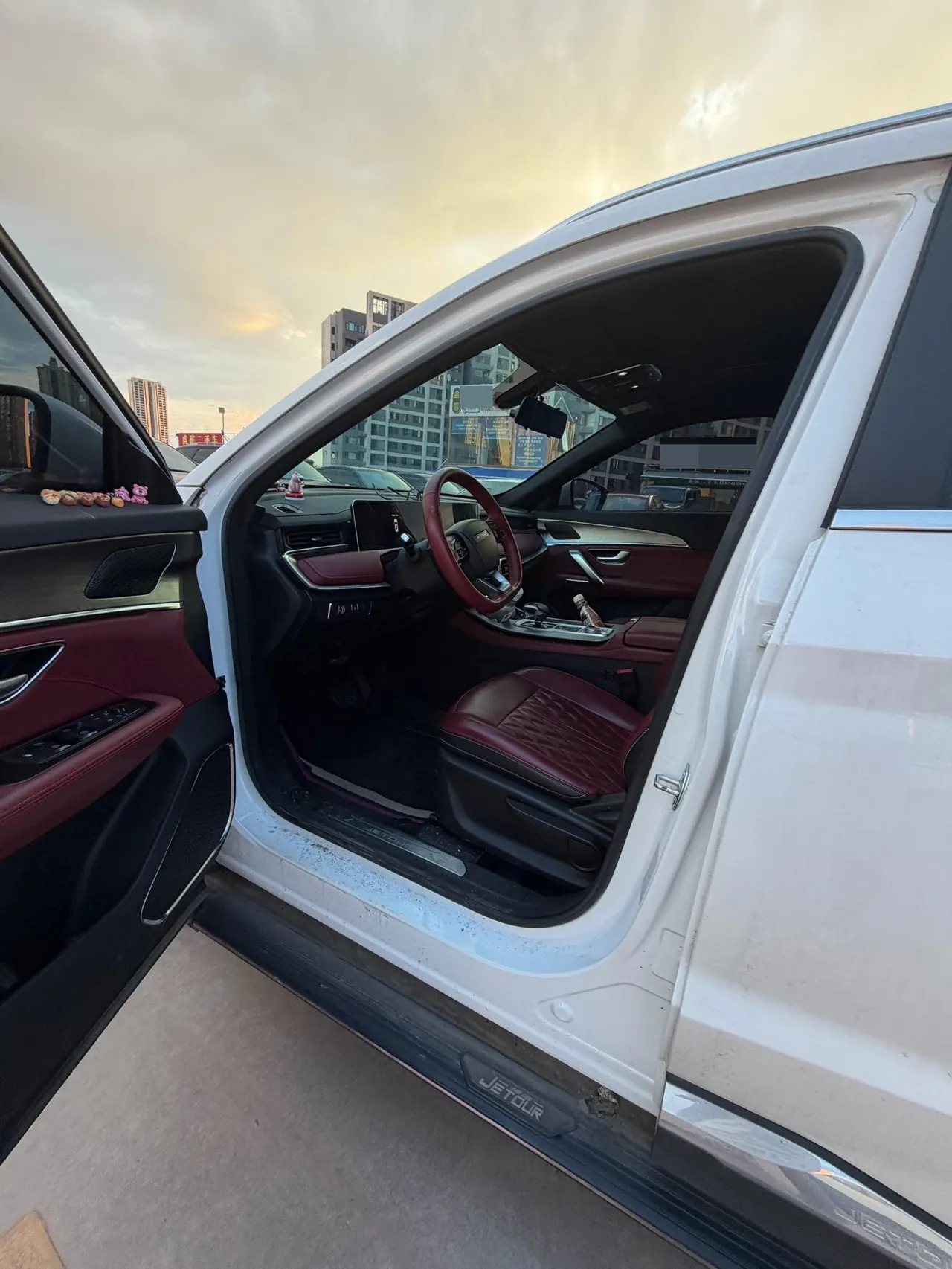 Jetour 2025 X70 PLUS 1.5T Deluxe Surging Edition 7-seat Automatic Gear 3