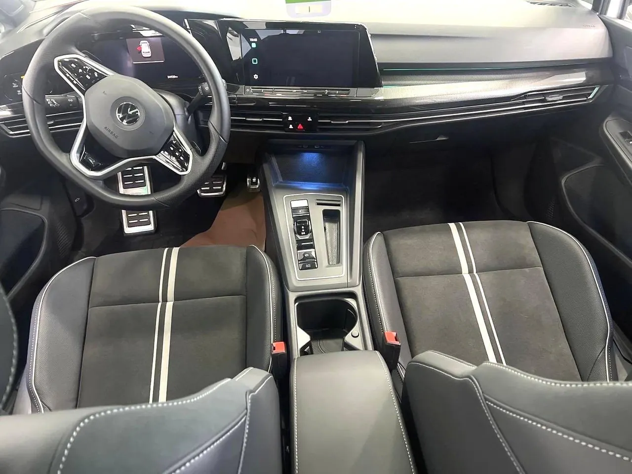 Volkswagen 2023 Golf 8 R-Line 1.4TSI 280TSI Automatic 3