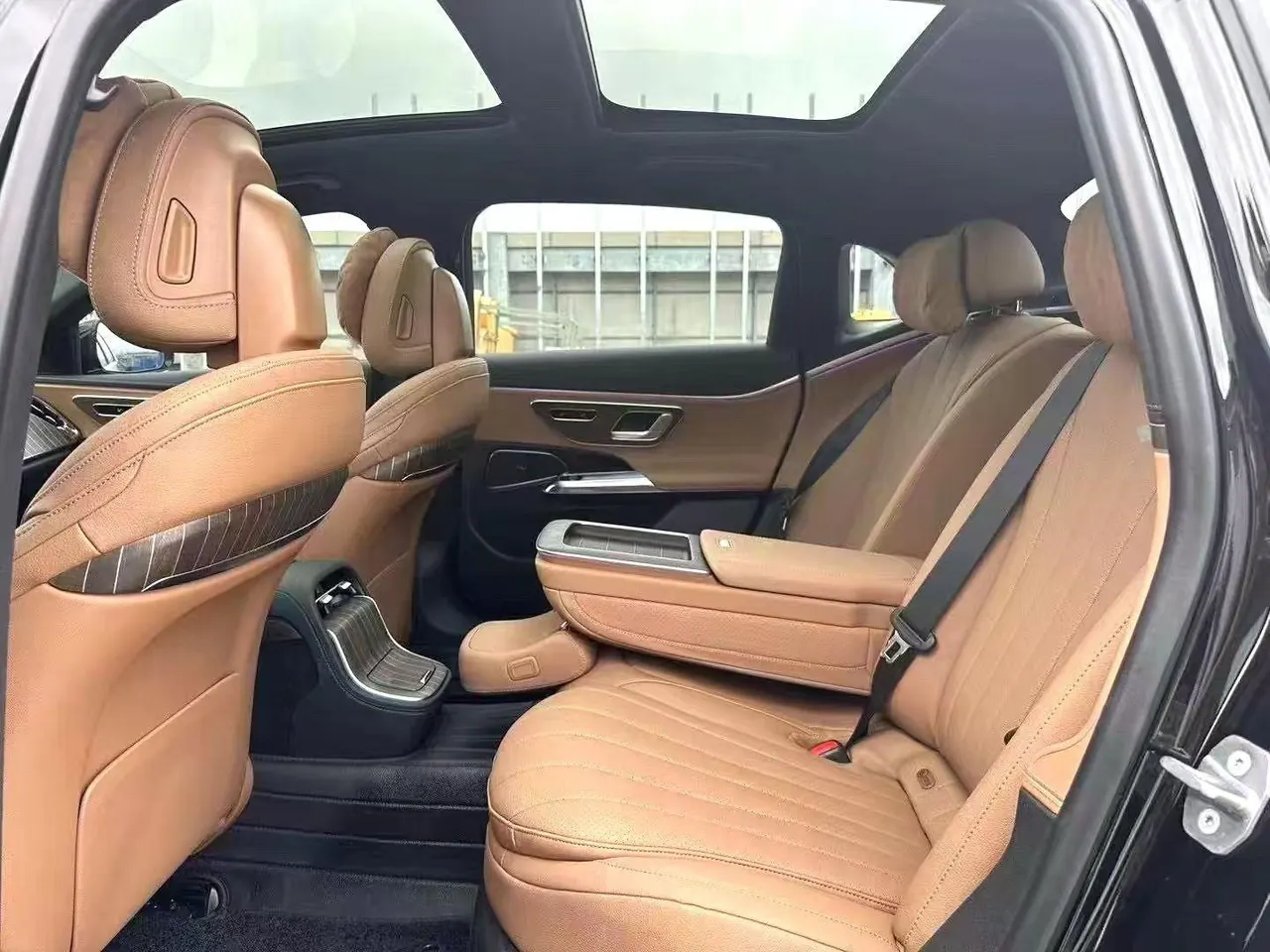 Mercedes Benz E-Class 2025 model E 300 L 48V 2.0T Luxury Edition Automatic 3