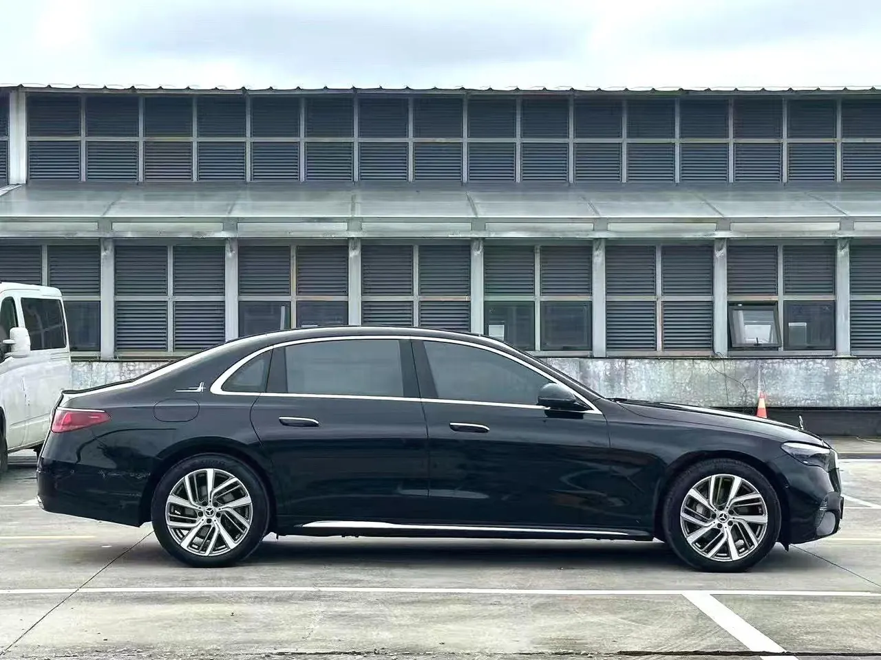 Mercedes Benz E-Class 2025 model E 300 L 48V 2.0T Luxury Edition Automatic 8