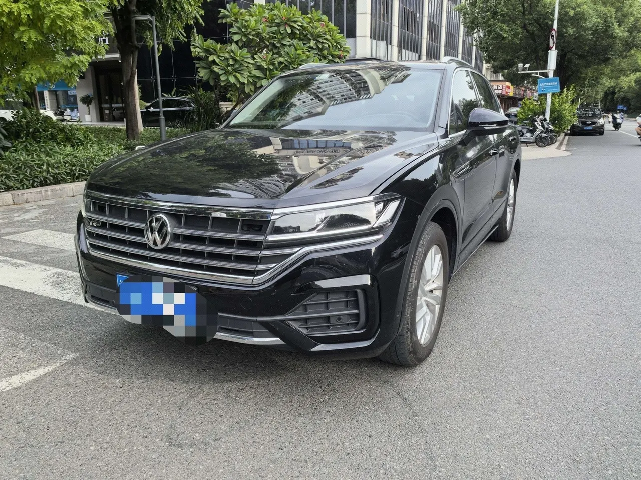 Volkswagen Touareg (Imported) 2020 Touareg 2.0TSI Sharp Edition Automatic Gear - View 1