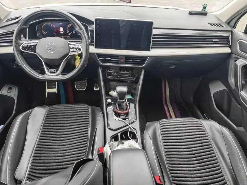Volkswagen 2022 Tiguan L R-Line 2.0TSI 330TSI Two-Drive R-Line Overdrive Automatic Gear 4