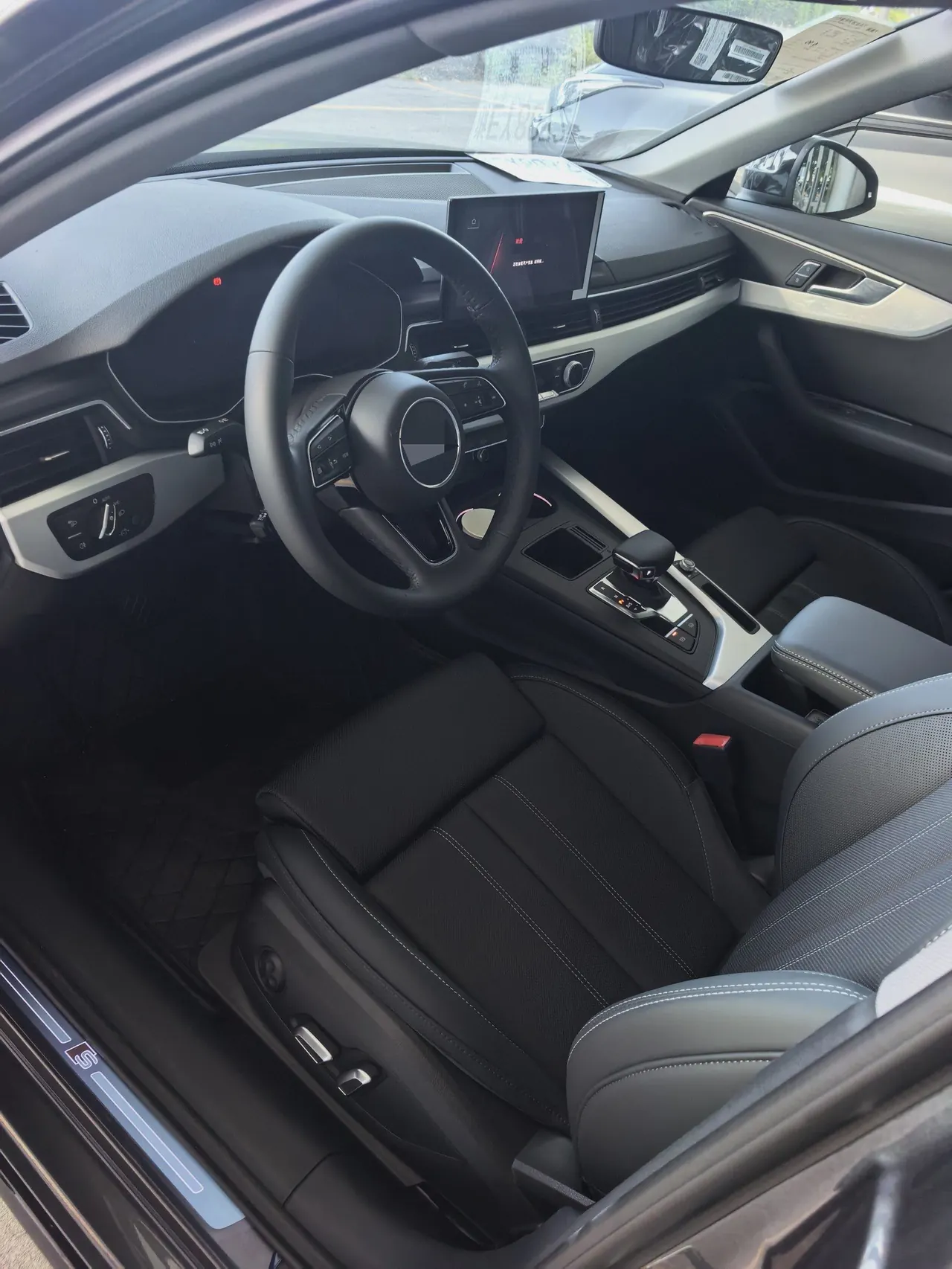 Audi 2026 A4L 2.0TFSI 40TFSI 2 million Yuexiang Edition Fashion Dynamic Automatic Gear 2