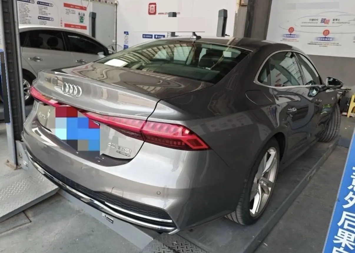 Audi 2024 A7L 2.0TFSI 45TFSI Quattro S-line see remote crystal flow set automatic gear 4