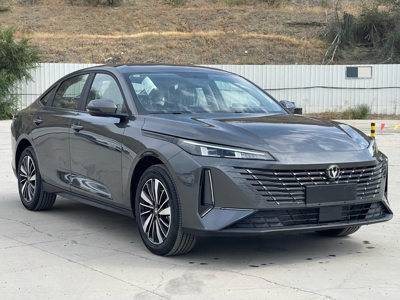 ChangAn Yidong New Energy 2025 Yidong PHEV 1.5 Stepless Smart New Blue Whale 145KM High Energy Edition Automatic Gear 3